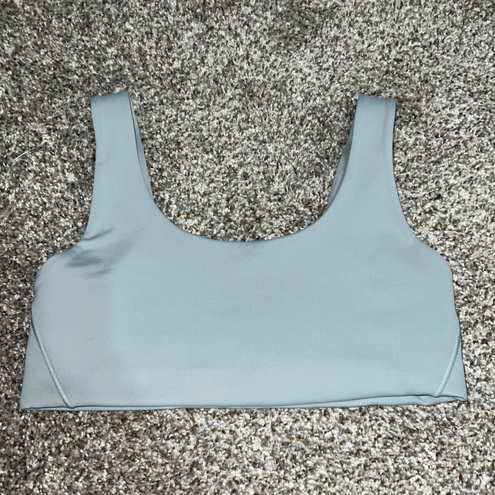 Nike alate DRI-FIT sports bra size small